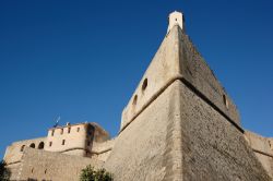 Forte di Antibes, Francia - Il sito dove oggi sorge il forte un tempo era probabilmente un luogo di culto precristiano che poi divenne una necropoli sovrastata da un tempio al dio Mercurio. ...