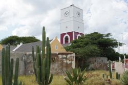 Fortezza e torre orologio Oranjstad Aruba - © alfotokunst / Shutterstock.com