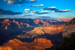 Foto al Tramonto del Grand Canyon creato dal fiume Colorado negli USA: siamo a Hopi Point, il punto panoramico sul versante meridionale del Grand Canyon (South Rim) che si trova in  Arizona ...