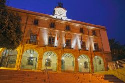 Foto del Municipio di Denia (Comunità Valenciana) al tramonto. Siamo in Costa Blanca, lungo le coste orientali della Spagna - © Ana del Castillo / Shutterstock.com