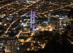 Veduta aerea di Bogotà by night, la capitale della Colombia - © David Persson / Shutterstock.com