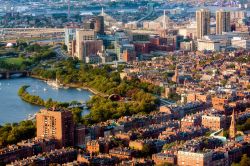 Una veduta aerea di Boston (Massachusetts) e del suo porto - © Marcio Jose Bastos Silva / Shutterstock.com