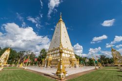 Tempio di Wat Phra That Nong Bua, Thailandia - Fra le attrattive principali di Ubon Ratchathani, capoluogo dell'omonima provincia situata nella zona più orientale della Thailandia, ...