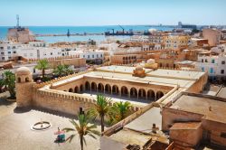 Fotografia aerea della Grande Moschea di Sousse in Tunisia - © Adisa / Shutterstock.com