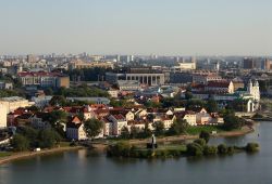 Veduta aerea del centro di Minsk, capitale della Bielorussia. Dopo la seconda guerra mondiale la città sulle rive del fiume Svislach era ridotta a un cumulo di macerie, e la Minsk ...