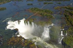 Fotografia aerea delle cascate di Foz du Iguacu ...