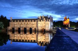 Vista serale del Castello di Chenonceau. E' ...