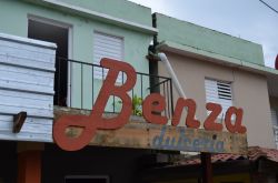 La pasticceria di Dona Benza Gutierrez a Costanza, famosa per i suoi "dulces de coco", realizzati miscelando latte in polvere e farina di cocco. Ma la ricetta è segreta.

