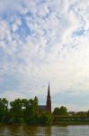 Francoforte: il grande campanile della chiesa Sachsenhausen (Germania)