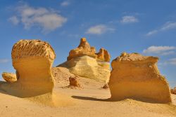 Funghi di roccia dentro al parco di Wadi al-Hitan, in Egitto - In collaborazione con I Viaggi di Maurizio Levi