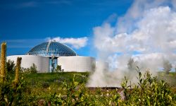 L'attività geotermica di un geyser al Perlean di Reykjavik, Islanda.
