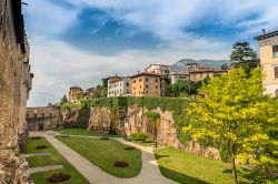 Giardini del Castello Buonconsiglio, Trento - A volere la realizzazione di questo splendido giardino fu Bernardo Cles, cardinale italiano nato da una famiglia della piccola nobiltà di ...