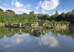 Giardini di Boboli a Firenze. Si trovano compresi tra il monumentale Palazzo Pitti e il Forte di Belvedere. Rappresenta il canone del classico giardino all'italiana, in cui geometrie, arte ...