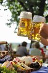 Giardino della birra (Biergarten) Weihenstephan a Freising Baviera. In questa località tedesca si trova la fabbrica di birra più antica del mondo