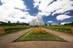 Il Jardim Botanico di Curitiba, con una  grande serra in Art Noveau, è uno dei più famosi giardini botanici del Brasile - © intoit / Shutterstock.com