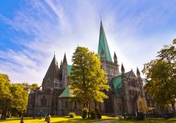 Giornata di sole a Trondheim (Norvegia) e vista ...