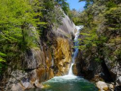 Le gole di Shosenkyo si trovano nella prefettura di Yamanashi, regione di Chubu in  Giappone - © Scirocco340 / Shutterstock.com