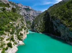 Le Gorges du Verdon, il canyon più spettacolare dell'Europa, si trova vicino a Moustiers Sainte Marie in Provenza - © Jack Jelly / shutterstock.com