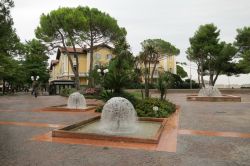 Grado: piazza e Hotel Ville Bianchi