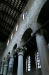 Grado:navata centrale e capriate del soffitto della Basilica di S. Maria delle Grazie