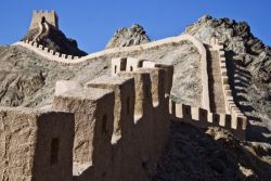 La Grande Muraglia Sospesa: questo  tratto, il più occidentale del muro, si trova a nord-ovest di Jiayuguan in Cina - © Anthon Jackson / Shutterstock.com