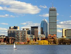 Lo skyline di Boston (Massachusetts) è caratterizzato da grattacieli che assomigliano a razzi spaziali pronti al lancio - © SeanPavonePhoto / Shutterstock.com