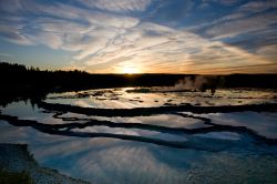 Great Fountain geyser al tramonto, nello Yellostone ...