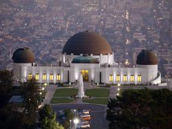 Il Griffith Observatory è un osservatorio astronomico situato a Los Angeles, negli Stati Uniti. È posto sul pendio meridionale del monte Hollywood, nel Griffith Park - © Stanislav ...