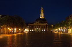 Groningen by night: la  piazza del mercato fotografata di notte (Olanda del nord)