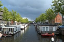Scorcio  del lungo fiume di Groningen, la giovane città olandese