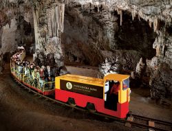 Grotte di Postojnska (Postumia) in Slovenia: il celebre trenino unisce alla magia della visita anche l'adrenalina di uno slalom tra stalattiti e stalagmiti - Cortesia foto www.postojnska-jama.eu ...