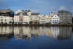 Panorama su Haugesund, Norvegia - Andare alla scoperta di questa città della Norvegia vuol dire conoscerne storia e tradizioni soprattutto quelle legate al periodo della dominazione vichinga. ...