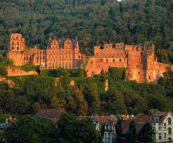 Heidelberg e il castello alle luci della sera ...