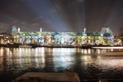 Hermitage e i giochi di luce dell'Amsterdam Light Festival - Data l'ammirazione di Pietro il Grande per l'Amsterdam del Secolo d'Oro, questa filiale dell'Hermitage di San ...