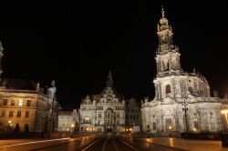 Hofkirche a Dresda, fotografata di notte nel cuore dell'Altmarkt, la città vecchia - © Sandra Kemppainen / Shutterstock.com