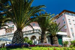 Il turismo a Opatija è fiorito tra la fine dell'Ottocento e l'inizio del Novecento: è a quel periodo che si deve la creazione di molti alberghi di lusso - © anshar / ...