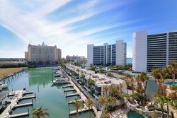 Hotel di lusso si affacciano sulla marina di Sarasota in Florida, USA - © SeanPavonePhoto / Shutterstock.com