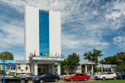 Hotel a Mamaia, la spiaggia a nord del centro di Costanza in Romania - © Radu Bercan / Shutterstock.com 