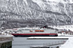 Hurtigruten in inverno, porto di Tromso, Norvegia.