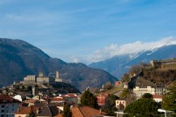 I Castelli Unesco di Bellinzona, una delle attrazioni più famose del Canton Ticino in Svizzera - © Sam Strickler / Shutterstock.com