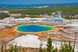 I Colori della Grand Prismatic Spring nel Parco Nazionale di Yellowstone (USA). E' al terza sorgente termale al mondo per estensione, superata solo da una sorgente neozelandese (Frying pan ...