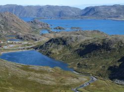 I fiordi lungo la strada per Nordkapp in Norvegia ...