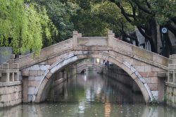 I ponti in pietra di Tongli in Cina, tra Shanghai e Suzhou - © Krajomfire / Shutterstock.com