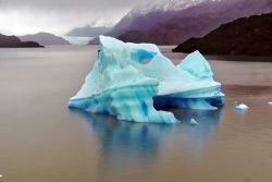 Iceberg nel Parco nazionale di Torres del Paine in Cile - © meunierd / Shutterstock.com