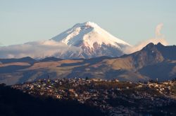 Dal centro di Quito, capitale dell'Ecuador, si ammira uno spettacolo imponente: è il vulcano Cotopaxi, 50 km a sud-est della capitale, che con un'altitudine di 5.872 metri è ...