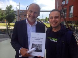 IlTurista regala il libro dei ciclisti di Romagna (Autore Ivan Neri) al Museo Giro delle Fiandre