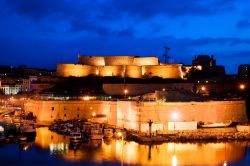 Il Fort Saint Jean nel porto di Marsiglia (Francia) - © PHOTOCREO Michal Bednarek / Shutterstock.com 