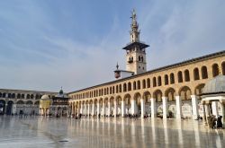 Il Minareto di Gesu e la moschea degli Omayyadi a Damasco in Siria. Il minareto si chiama così perchè in origine era il campanile della chiesa di S. GIovanni Battista, inglobata ...