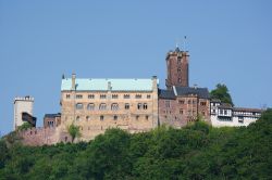 Il Patrimonio Unesco di Eisenach vanta il magnifico Castello di Wartburg, famoso anche  per essere stato luogo di ispirazione in Germania per il grande compositore Richard Wagner  - ...
