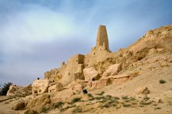 Il Tempio dell'Oracolo di Siwa in Egitto, er auno dei luoghi sacri più importanti dell'antichità. Per conquistarlo Cambise non esità ad attraversare il deserto partendo ...
